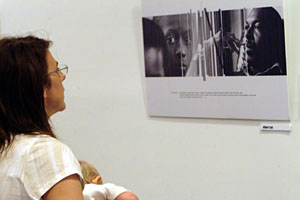 La biblioteca Cardona Torrandell acull una mostra homenatge a les Odes de Neruda. fdg/carles castro