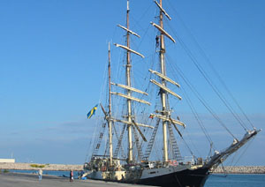 El Gunilla amarrat al port de Vilanova