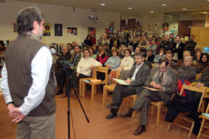Joaquim Micó president de la nova entitat es dirigeix al public assistent. fdg/carles castro