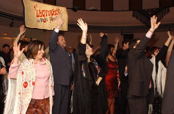 El teatre Principal es va convertir en una sala de ball plena de mantons. fdg/rita lamsdorff