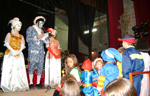 Sa Majestat Carnestoltes durant el seu pregó a la Sala Multicultural. fdg/tere belmonte