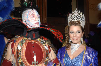 El conde Cràpula I mira lascivament a la reina del Carnaval. fdg/rita lamsdorff
