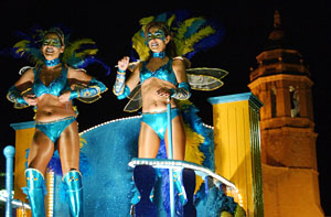 El temps no va acompanyar aquests carnaval a les rues de Sitges. fdg/rita lamsdorff