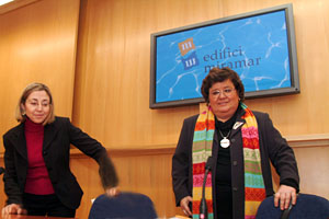 La sala d'actes va quedar petita per poder escoltar la conferència de Almeida. fdg/c.castro