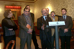 El grup d'alcaldes a la presentació del conveni a Igualada