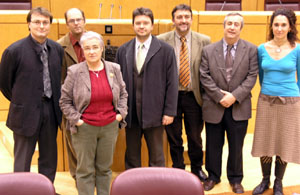 La delegació de l'Eix Diagonal acompanyats per Assumpta Baig, senadora per l'Entesa Catalana de Progrés.