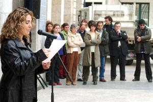 La periodista Eugenia Piera va ser l'encarregada de llegir el manifest. fdg/c.castro