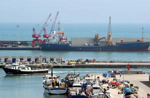 La consolidació de l'activitat del port comercial ha suposat un augment de moviment de mercaderies. fdg/carles castro