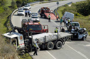 Imatge d'arxiu d'un accident de trànsit a la carretera C-31, entre Vilanova i Cubelles.