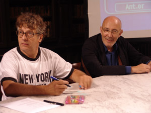 Javier Mariscal i Toni Miró a la biblioteca Victor Balaguer.