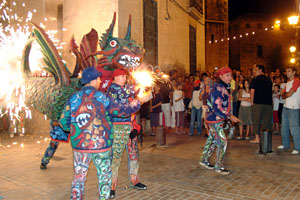 El tomb de foc s'ha convertit en un dels actes claus de la festa major de la Geltrú. fdg/carles castro
