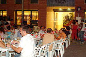 Sopar benèfic dels veins del Tacó. fdg/ tere belmonte
