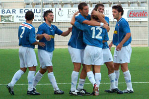Els jugadors del Vilanova cel.lebrant la victoria. fdg/miquel vall
