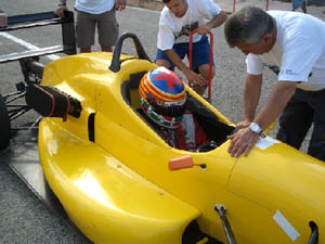 El pilot vilanoví Roc Vives va provar un fórmula Super Toyota al circuit tarragoní de Calafat