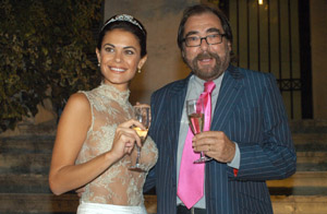 María José Suárez i Àngel Casas posant davant les cameres desprès del pregó. fdg/rita lamsdorff