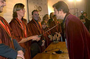 Fuentes en l'acte de investidura com a comfrare d'honor. fdg/rita lamsdorff