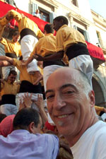 Xavier Capdevila, a la plaça de la Vila durant una actuació dels Bordegassos.FdG/Carles Castro