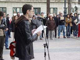 L'actor Lluis Oliver va ser l'encarregat de llegir el manifest a la plaça de la Vila.