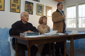 Ramon Moragues internvenint a l'acte contra l'EMD a Rocamar. fdg/tere belmonte