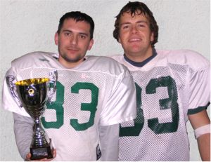 Ignasi Blanca (33) i Ramon Lluís Valls (83) amb la copa de subcampions