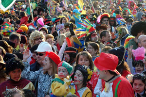 Imatge d'un dels actes més multitudinaris del carnaval de Vilanova, el ball del Caramel. FdG