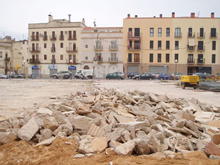 Aspecte de la plaça quan es van iniciar les obres de l'aparcament. fdg/c. castro
