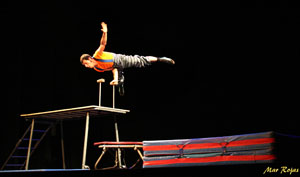 Kdcirk en un assaig del seu nou espectacle. foto / mar rojas