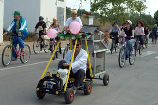 Prop d'un miler de persones van participar aquest any a la diada de la Bicicleta. fdg/miquel vall