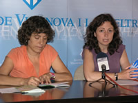 Les regidores Iolanda Sánchez i Míriam Espinàs, durant la roda de premsa. Solblau
