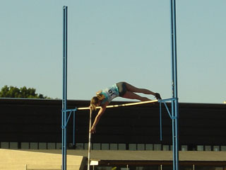 Anna Palou en el moment de superar els 3'80