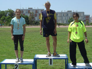 Anna Palou, primera per l'esquerra, al podi del Campionat de Catalunya de promeses