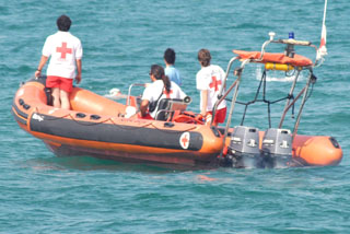 Els socorristes de la Creu Roja a les platges de Vilanova. fdg/c. castro