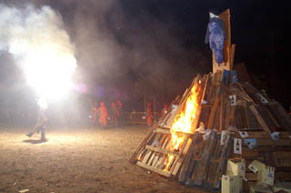 La nit de foc a l'ermita de Sant Joan va donar pas a la revetlla de Sant Joan. fdg/marcel fabra