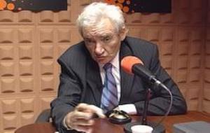 Luis del Olmo en los estudios de Onda Rambla de Barcelona.