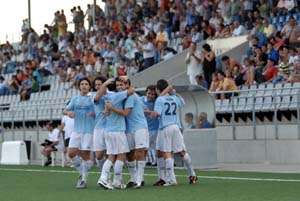 Celebració de l'últim gol dels vilanovins. fdg/miquel vall