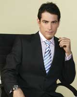 Alejandro Tous protagoniza la serie.