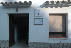Imatge de la façana del consultori mèdic del poble de Garraf