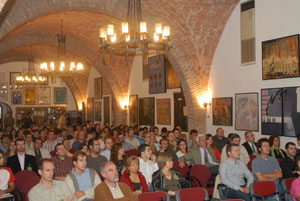 La sala de Torre Ramona s'ha quedat petita per seguir el congrés. fdg/c. castro