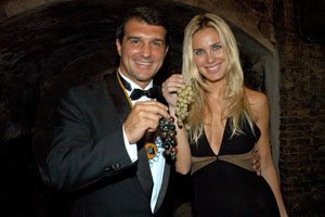 Joan Laporta nou confrare i Vanessa Romero reina del Cava 2006. fdg/rita lamsdorff