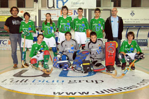 Plantilla de l'equip infantil A del CP Vilanova. fdg/c. castro