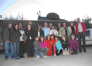 Foto representativa del bon ambient entre jugadores vilanovines: gran part de les samistes i una de les representats del St Bonaventura