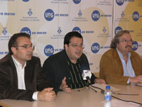 Enric Martín, Joan Ignasi Elena i Ramon Enfadaque, durant la presentació de l'acte de lliurament de la Medalla de la Ciutat.