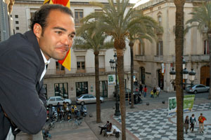 Isaac Gálvez, al balcó de l'Ajuntament després de la recepció oficial per haver-se proclamat campió del món. fdg/rita lamsdorff