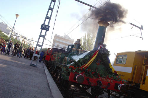 La locomotora Mataró a l'estació de Vilanova en els actes de l'aniversari. fdg/marcel fabra