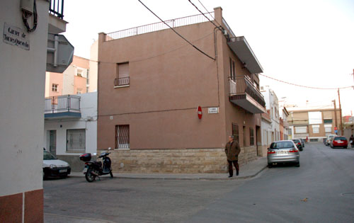 Els agents van fer una recerca del vehicle esmentat i va ser localitzat al C/ Torres i Quevedo. fdg/rita lamsdorff