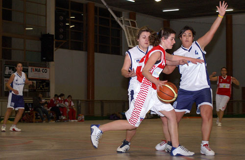 El partit ha estat clarament dominat per les locals. fdg/marcel fabra