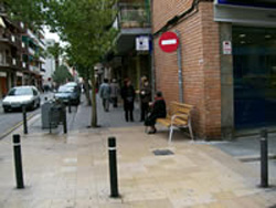 L'ajuntament de VNG ha instal·lat vuit bancs al llarg de l'avinguda de Francesc Macià