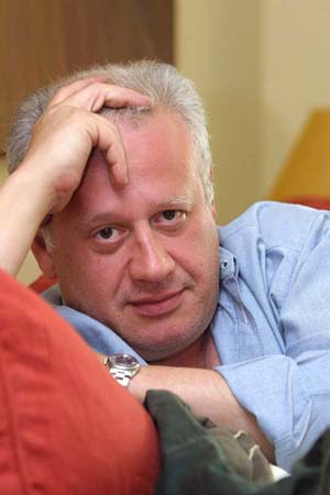 A més d'Echanove, també veuren les guerres de les Comparses els actors Mingo Ràfols i Joan Pera