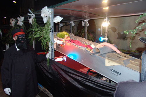 Les despulles del rei Carnestoltes ahir pels carrers de la ciutat