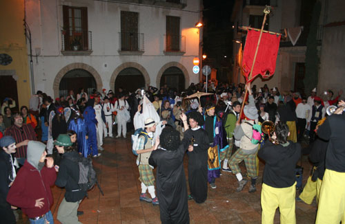 Trobada dels participants als carrers de la Geltrú. foto:carles borrell